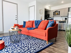 Living area - The Sunshine Getaway (Houston)
