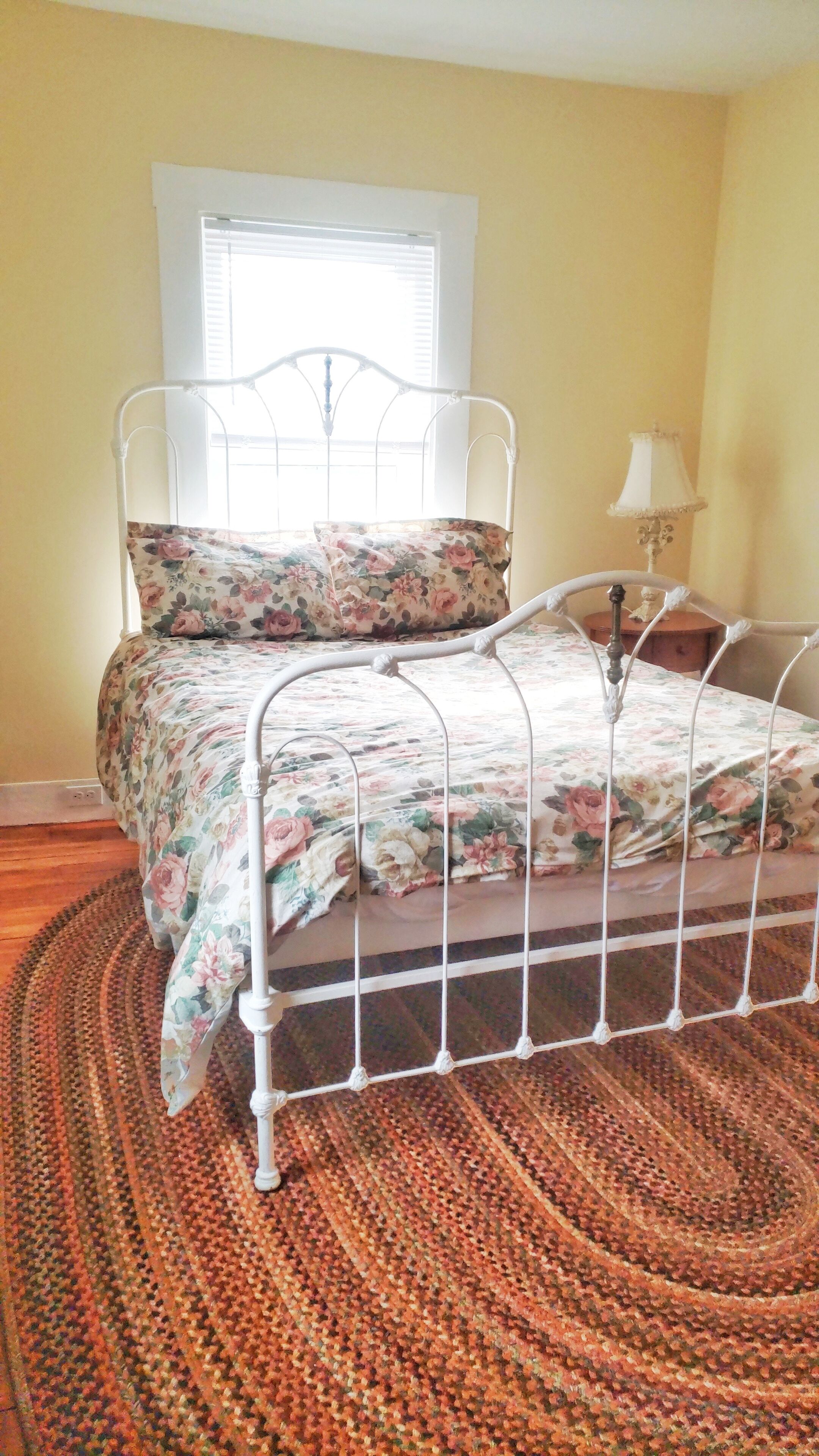 2 bedrooms, desk, iron/ironing board, travel crib