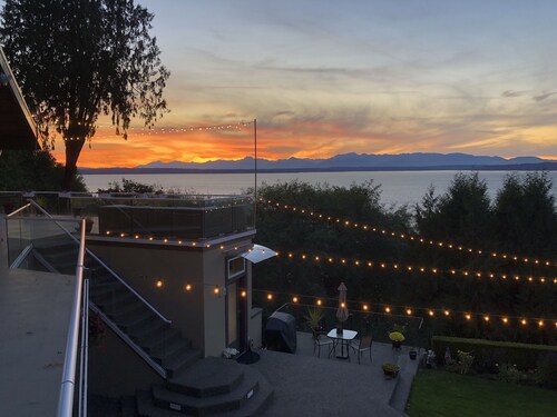 Spacious Romantic Salish Sea View Suite on Luxury Seattle Estate