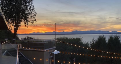 Spacious Romantic Salish Sea View Suite on Luxury Seattle Estate