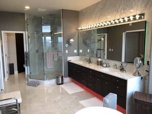 Bathroom - Spacious Romantic Salish Sea View Suite on Luxury Seattle Estate (Seattle)