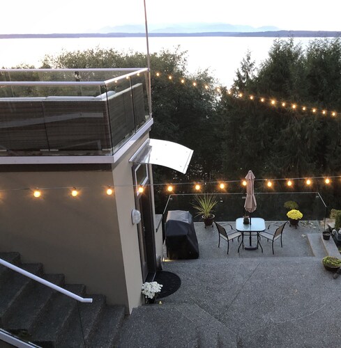 Spacious Romantic Salish Sea View Suite on Luxury Seattle Estate