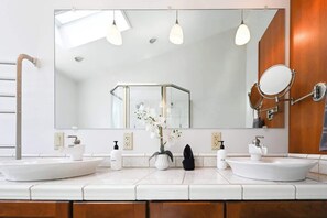 A modern bathroom with two sinks, a large mirror, and pendant lighting. - Spacious Central San Jose SFH 3BR w/crib Free park (San Jose)