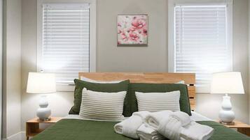 3 bedrooms, iron/ironing board, WiFi, bed sheets