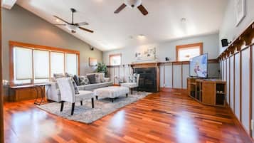 TV, fireplace, offices