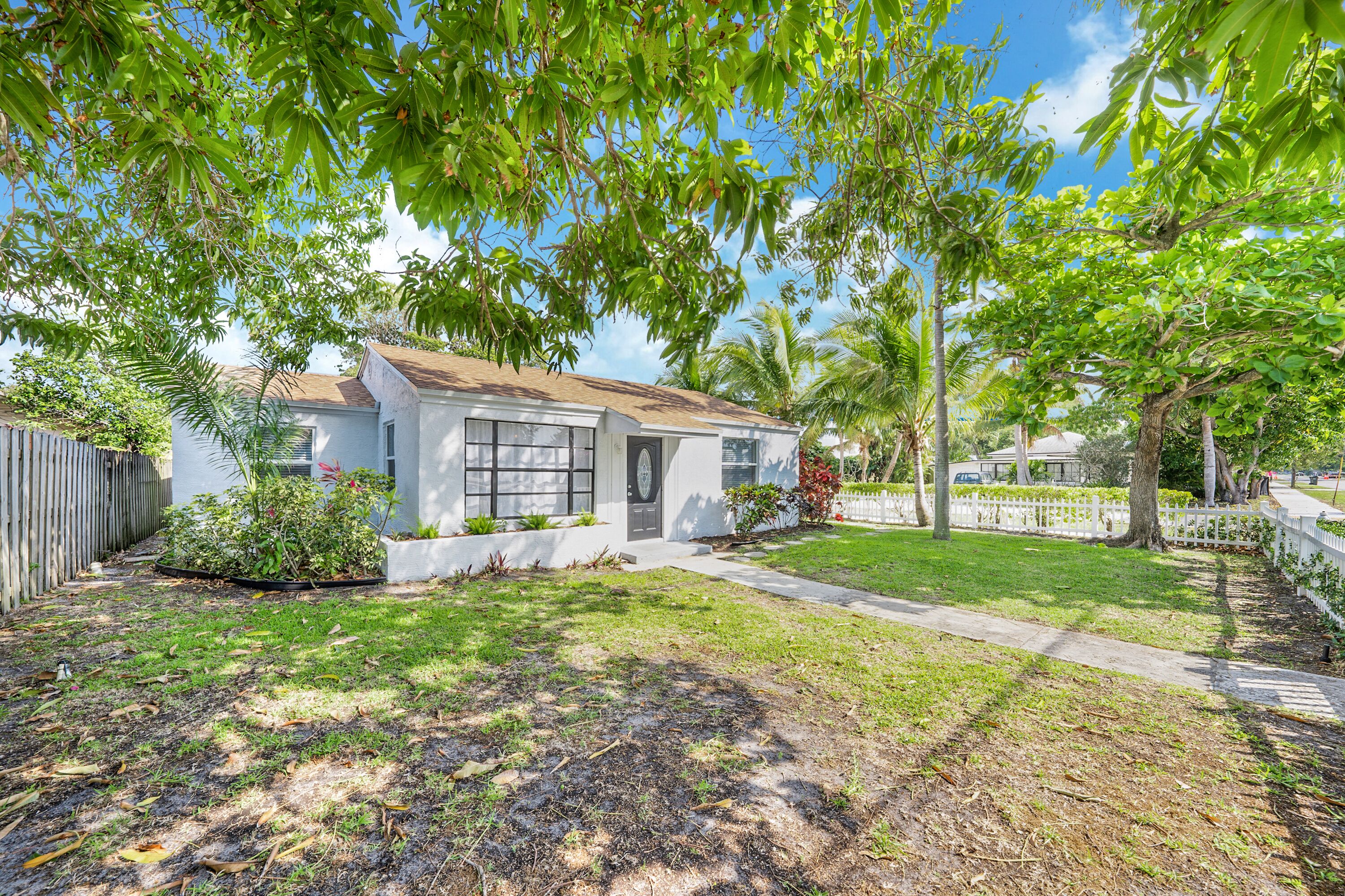 Chic Modern 2BR Home, walk to Atlantic Ave & Beach