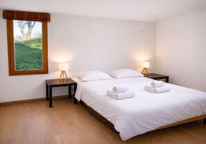 5 bedrooms, desk, iron/ironing board, free WiFi