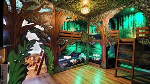 8 habitaciones, tabla de planchar con plancha, wifi y ropa de cama