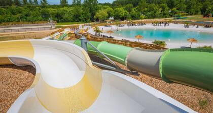 Camping 4* | Lagon et Piscine | A 25 km de l'Océan