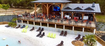 Camping 4* | Lagon et Piscine | A 25 km de l'Océan