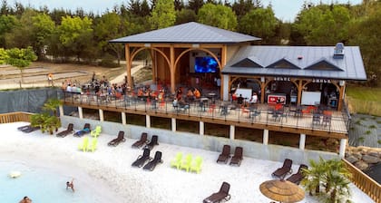 Camping 4* | Lagon et Piscine | A 25 km de l'Océan