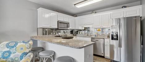 雪櫃、微波爐、焗爐、爐具