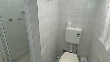 Queen Plus Three | Bathroom