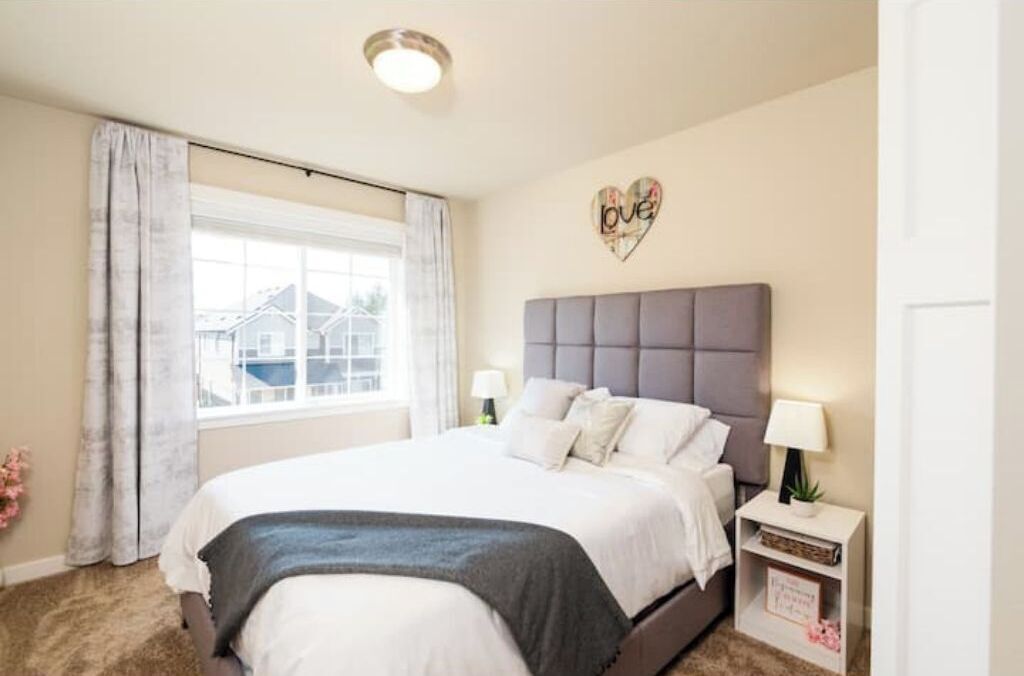 5 bedrooms, iron/ironing board, travel crib, WiFi (free)