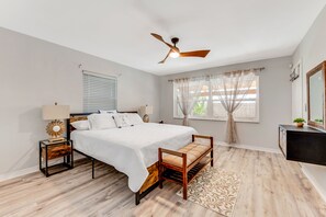 3 habitaciones, escritorio, tabla de planchar con plancha y wifi gratis