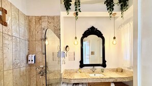 A bathroom with a marble sink, a large mirror, and a glass shower enclosure. - HOTEL TODOBLANCO (Las Galeras)
