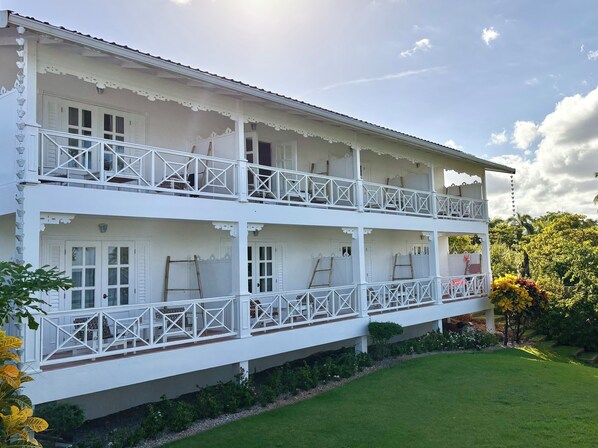 Habitación doble estándar, vista al mar | Caja de seguridad en la habitación y espacio para trabajar con laptop 