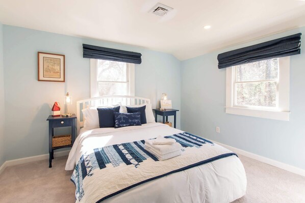 4 bedrooms, iron/ironing board, WiFi, bed sheets