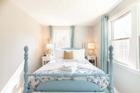 4 habitaciones, tabla de planchar con plancha, wifi y ropa de cama 