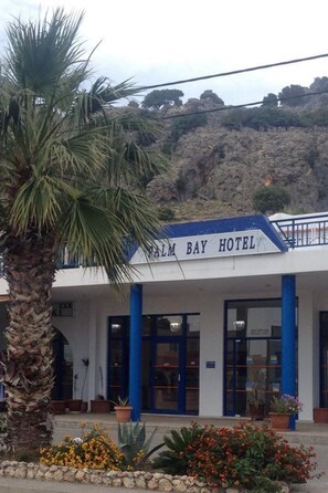 A hotel with a sign reading 'Palm Bay Hotel' and a reception area. - Palm Bay (Rhodes)