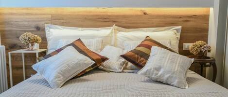 1 Schlafzimmer, Zimmersafe, Schreibtisch, Bügeleisen/Bügelbrett