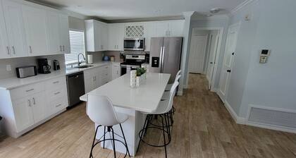 Jasper Villa - Pool & Hot Tub. Beach supplies and a home with all the amenities!