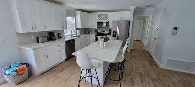 Jasper Villa - Pool & Hot Tub. Beach supplies and a home with all the amenities!