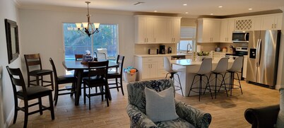 Jasper Villa - Pool & Hot Tub. Beach supplies and a home with all the amenities!