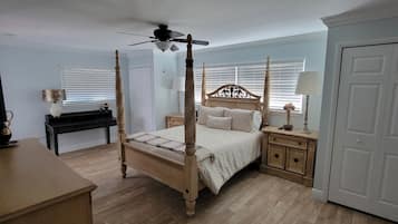 3 bedrooms, desk, iron/ironing board, free WiFi