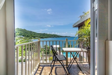 Parco della struttura. Braata @ Little Bay (Ocean View Villa)