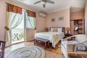 4 sovrum, värdeförvaringsskåp på rummet och strykjärn/strykbräda