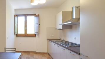 Frigorifero, piano cottura, lavastoviglie