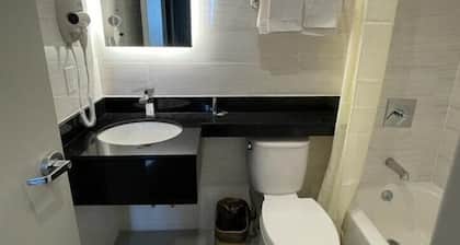 Royal Hotel Bronx