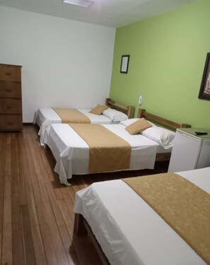 家庭客房 | 低過敏寢具、書桌、筆電工作空間、熨斗/熨衣板