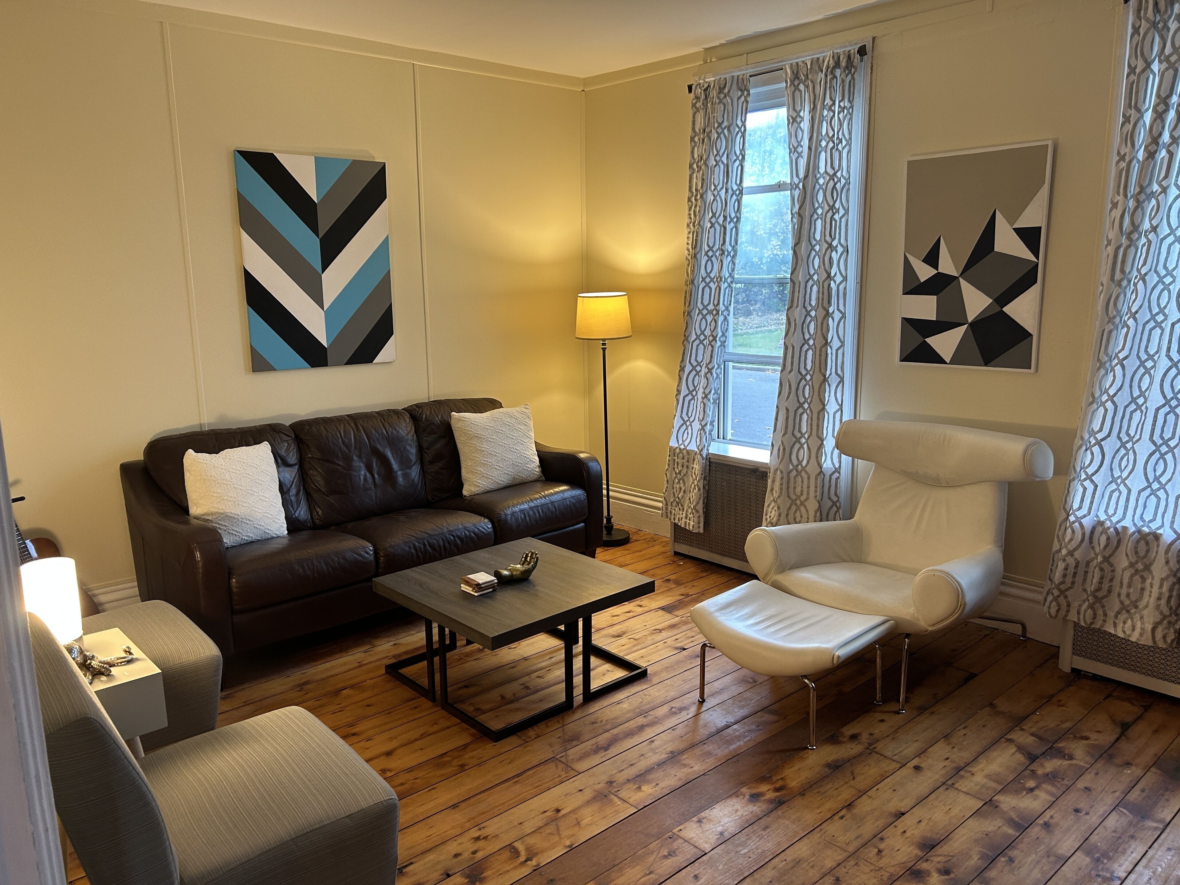 Chic Cozy Suburban Sanctuary 