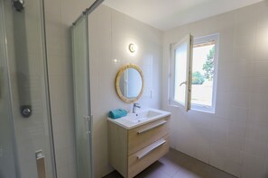 Shower, towels, shampoo, toilet paper