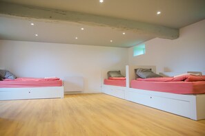 7 Schlafzimmer, kostenloses WLAN, Bettwäsche