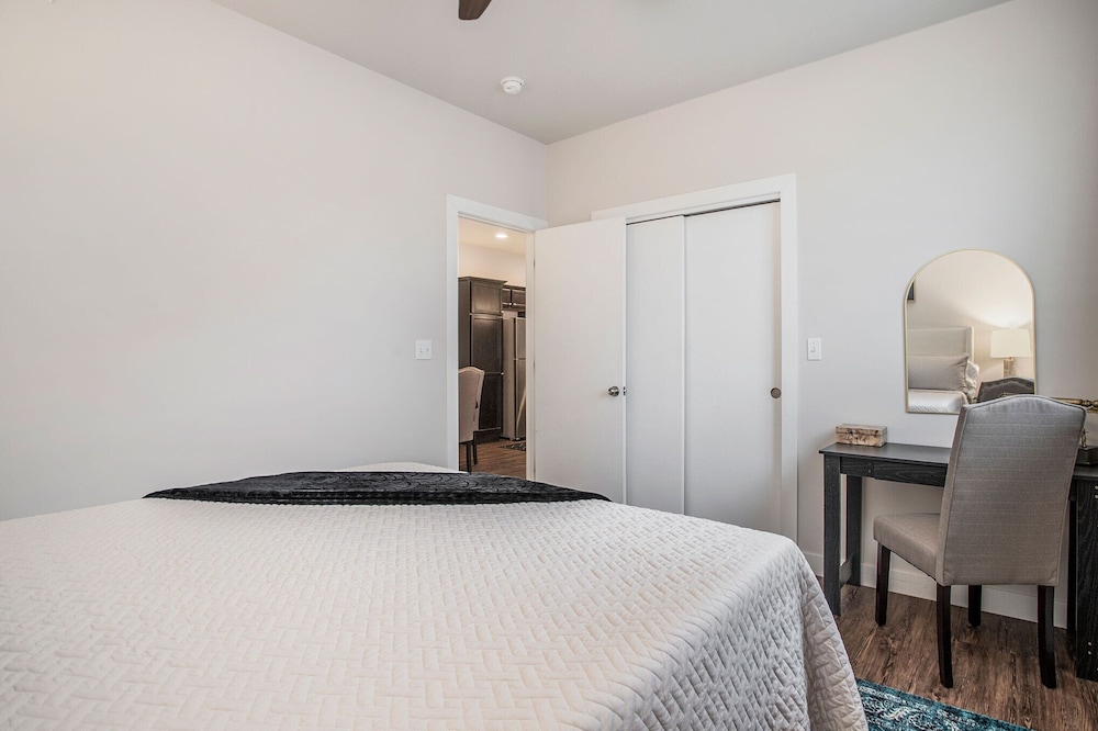 Gatsby Place Beaches Grand Mere Wineries Stevensville Vrbo