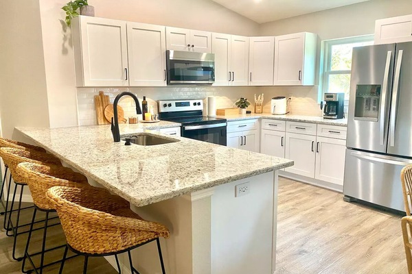 Refrigerador, microondas, horno, placa de cocina