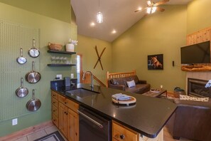 TV, fireplace - Aspen Retreat Near Targhee - Hikes & Wildlife Views. (Driggs)