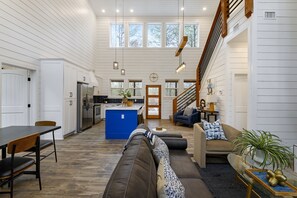 Smart TV, chimenea y futbolito 