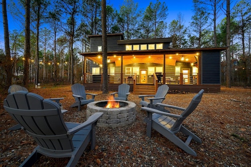 Foosball, Corn Hole, Hot Tub, Fire Pit, Pets, Plenty Of Shade