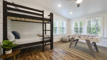 3 bedrooms, iron/ironing board, free WiFi, bed sheets