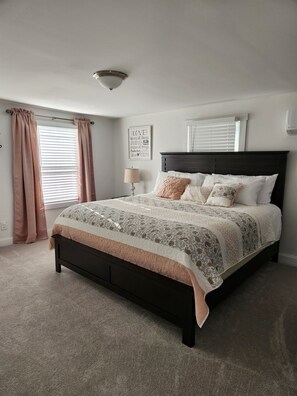 2 habitaciones, escritorio, tabla de planchar con plancha y wifi gratis 