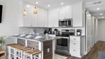 KylskÄp, mikrovÄgsugn, ugn och spishÀll