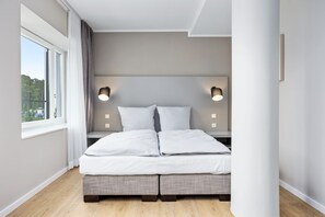 2 bedrooms, iron/ironing board, WiFi