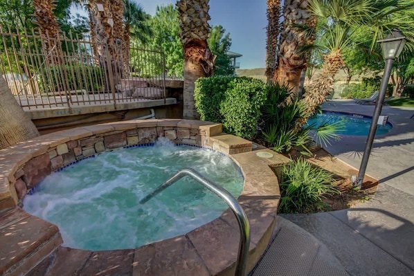 Outdoor spa tub - Las Palmas Resort #1410 | All-Inclusive Amenities (Saint George)