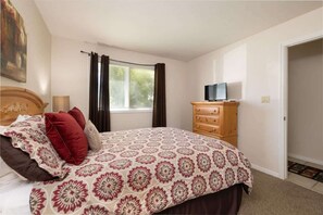 3 bedrooms, WiFi (free), bed sheets