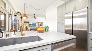 Refrigerador, microondas, horno, cafetera/tetera