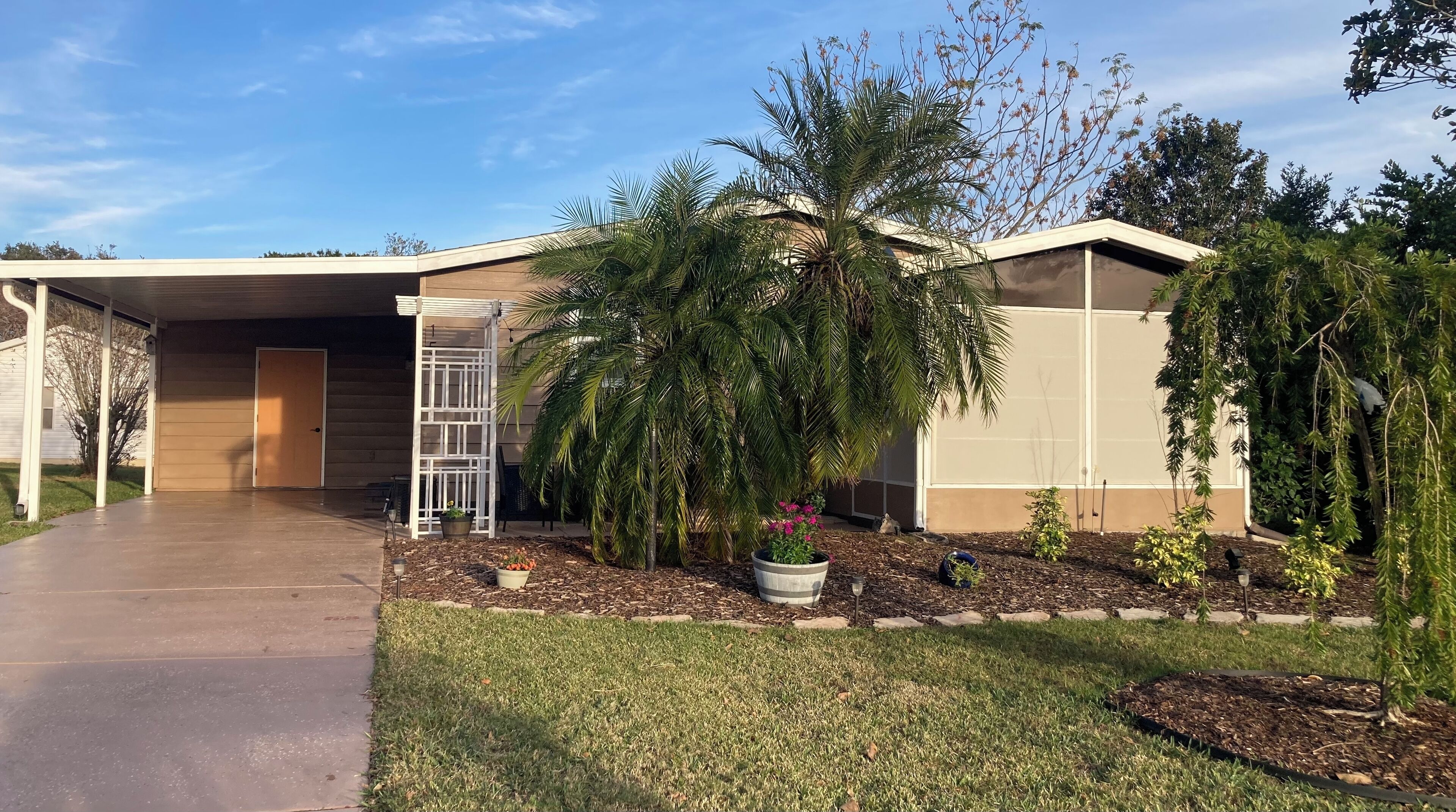 Great location near pool, shopping and Spanish Springs Town Square.